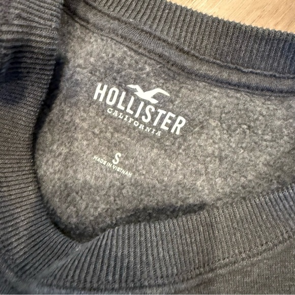 Hollister Gray graphic Sweatshirt - Picture 2 of 4